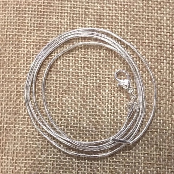 Girl’s necklace - Picture 3 of 3